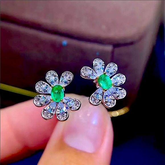 S925 Natural Zambian Emerald Flower Ring - Picture 3 of 16